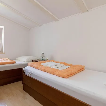 Appartement Mediterranes Nur 150 Meter Zum Mit Meerblick, Grillbereich, Privatparkplatz, Wifi