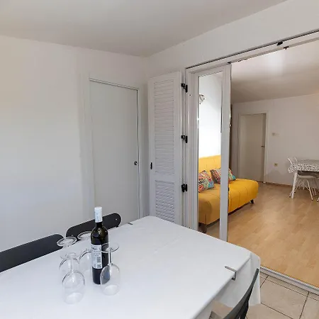 Mediterranes Nur 150 Meter Zum Mit Meerblick, Grillbereich, Privatparkplatz, Wifi *