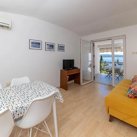 Mediterranes Nur 150 Meter Zum Mit Meerblick, Grillbereich, Privatparkplatz, Wifi Appartement *