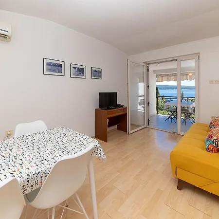 Appartement Mediterranes Nur 150 Meter Zum Mit Meerblick, Grillbereich, Privatparkplatz, Wifi *