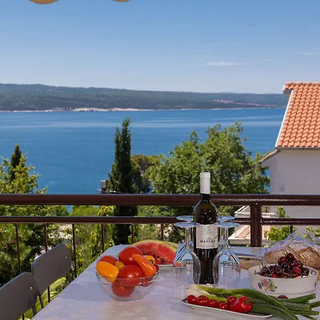 Apartment Mediterranes Nur 150 Meter Zum Mit Meerblick, Grillbereich, Privatparkplatz, Wifi Crikvenica