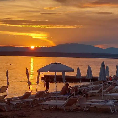 Mediterranes Nur 150 Meter Zum Mit Meerblick, Grillbereich, Privatparkplatz, Wifi * Crikvenica