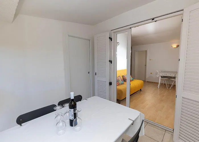 Mediterranes Nur 150 Meter Zum Mit Meerblick, Grillbereich, Privatparkplatz, Wifi *