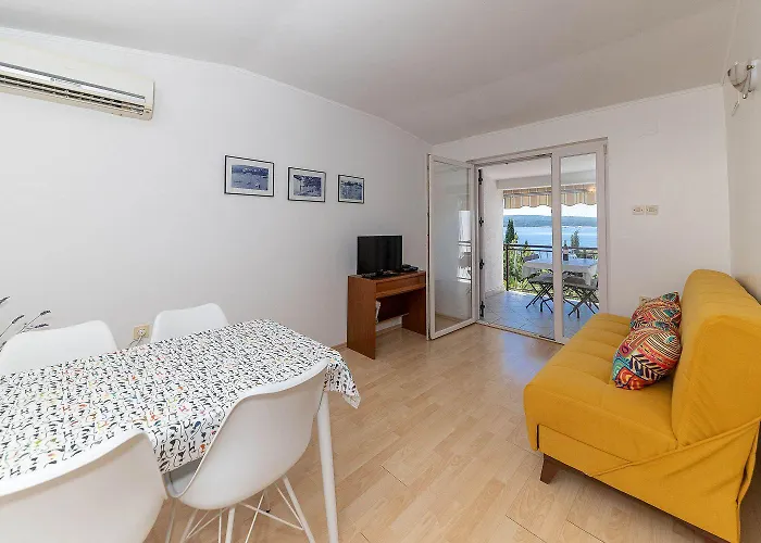 Mediterranes Nur 150 Meter Zum Mit Meerblick, Grillbereich, Privatparkplatz, Wifi דירה *